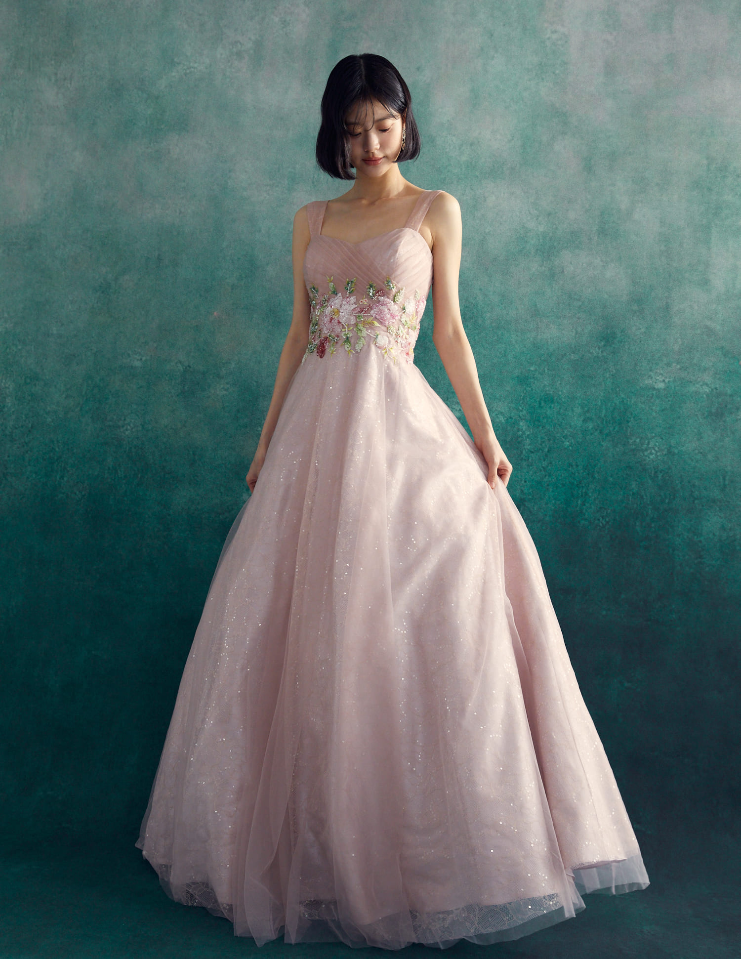 花嫁の母やミセスにも大人気のケープ付きドレス